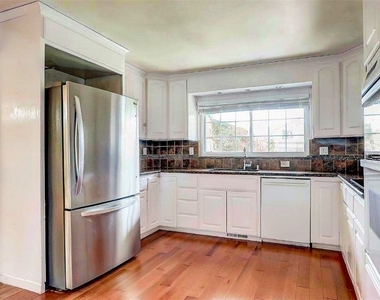 2385 Stanford Pl - Photo Thumbnail 9
