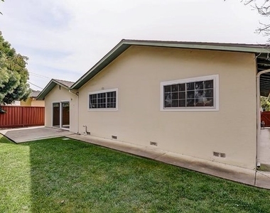 2385 Stanford Pl - Photo Thumbnail 12