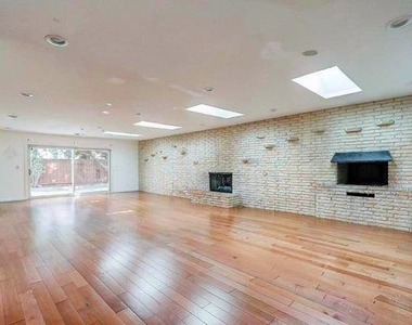 2385 Stanford Pl - Photo Thumbnail 2