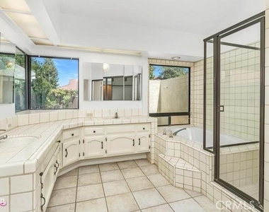 9708 White Oak Drive - Photo Thumbnail 8