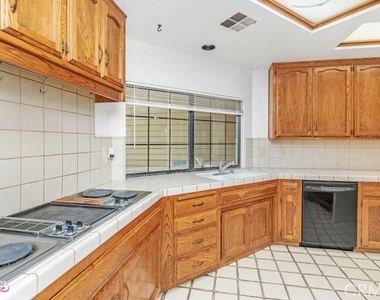 9708 White Oak Drive - Photo Thumbnail 4