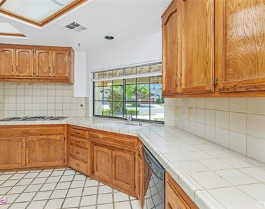 9708 White Oak Drive - Photo Thumbnail 5