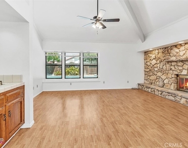 9708 White Oak Drive - Photo Thumbnail 3