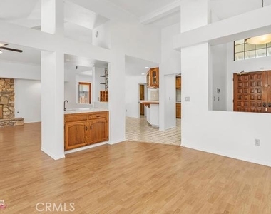 9708 White Oak Drive - Photo Thumbnail 2