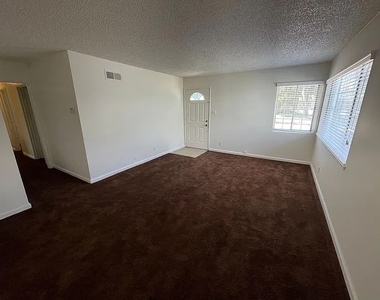 9040 Hope Avenue - Photo Thumbnail 4