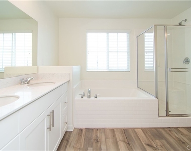 1592 Redwoods Drive - Photo Thumbnail 10