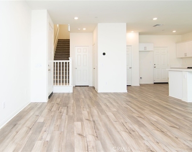 1592 Redwoods Drive - Photo Thumbnail 6