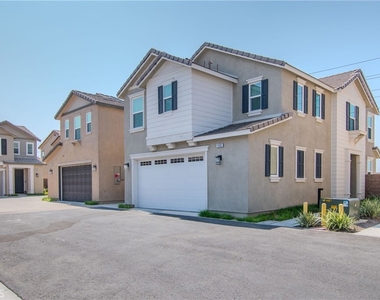 1592 Redwoods Drive - Photo Thumbnail 1