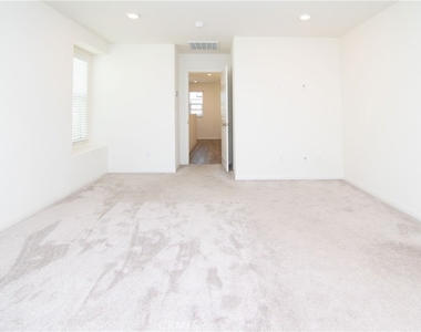 1592 Redwoods Drive - Photo Thumbnail 7