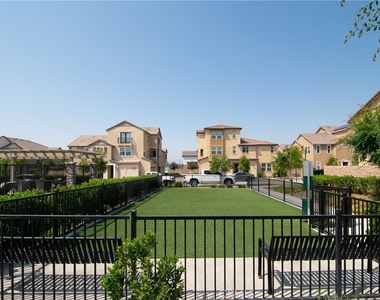 1592 Redwoods Drive - Photo Thumbnail 17