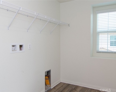 1592 Redwoods Drive - Photo Thumbnail 11