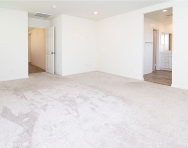 1592 Redwoods Drive - Photo Thumbnail 8