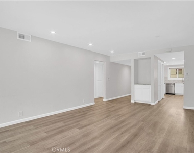 950 Main Street - Photo Thumbnail 4