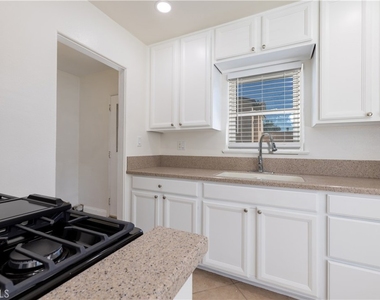 2417 Sonoma Street - Photo Thumbnail 6