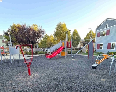 2139 Eva Street - Photo Thumbnail 17
