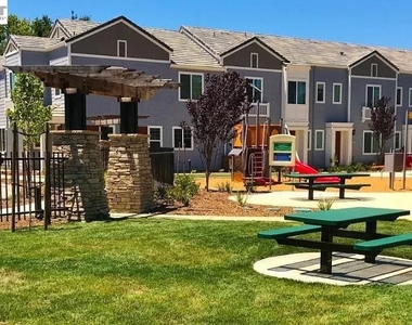 2139 Eva Street - Photo Thumbnail 16
