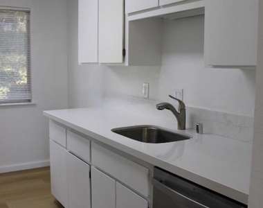4811 Appian Way - Photo Thumbnail 7
