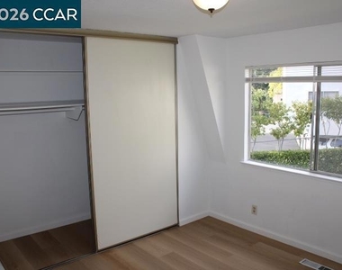 4811 Appian Way - Photo Thumbnail 21