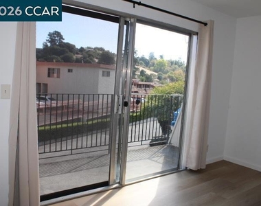 4811 Appian Way - Photo Thumbnail 3