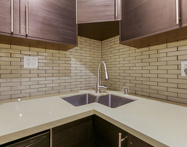 7223 Willoughby Avenue - Photo Thumbnail 6