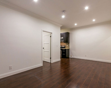 7223 Willoughby Avenue - Photo Thumbnail 4