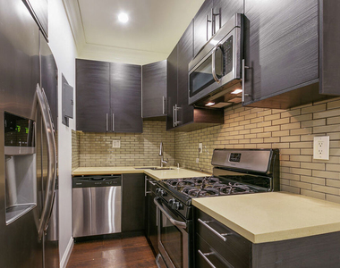 7223 Willoughby Avenue - Photo Thumbnail 5