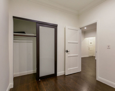 7223 Willoughby Avenue - Photo Thumbnail 9