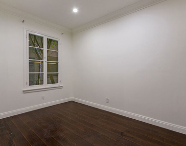 7223 Willoughby Avenue - Photo Thumbnail 8