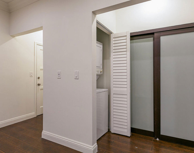 7223 Willoughby Avenue - Photo Thumbnail 3