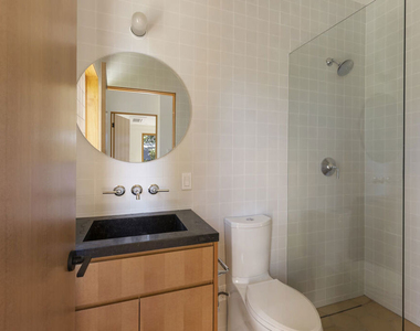 1619 1/2 N Benton Way - Photo Thumbnail 6