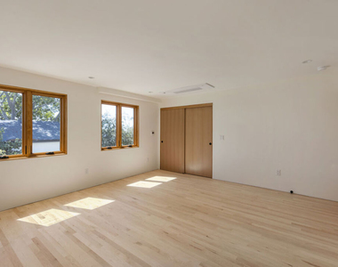 1619 1/2 N Benton Way - Photo Thumbnail 2