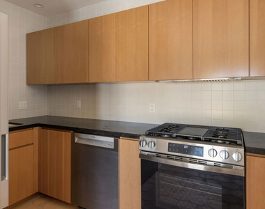 1619 1/2 N Benton Way - Photo Thumbnail 4