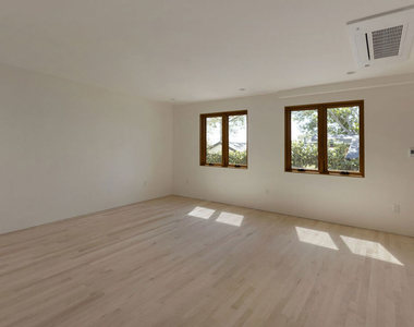 1619 1/2 N Benton Way - Photo Thumbnail 3