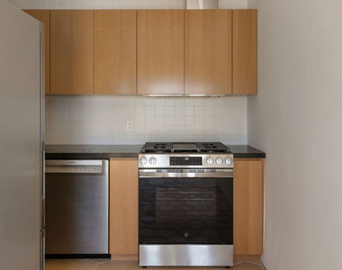 1619 1/2 N Benton Way - Photo Thumbnail 5