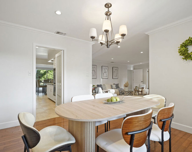 2452 N Altadena Drive - Photo Thumbnail 9
