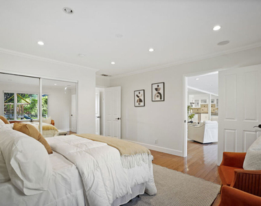 2452 N Altadena Drive - Photo Thumbnail 21