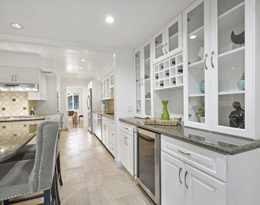 2452 N Altadena Drive - Photo Thumbnail 11