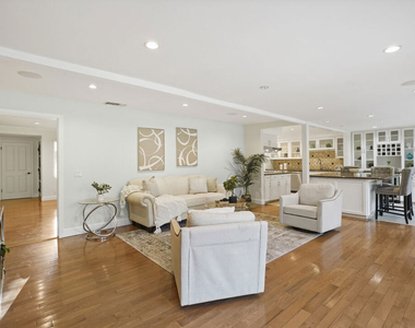 2452 N Altadena Drive - Photo Thumbnail 14