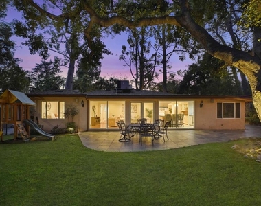 2452 N Altadena Drive - Photo Thumbnail 27