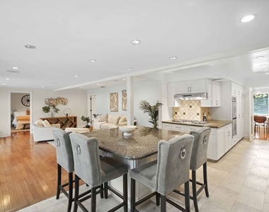 2452 N Altadena Drive - Photo Thumbnail 15