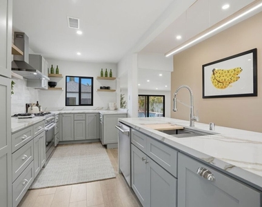 7530 Gaviota Avenue - Photo Thumbnail 8