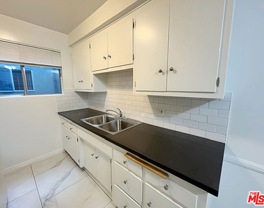 5032 Maplewood Avenue - Photo Thumbnail 16