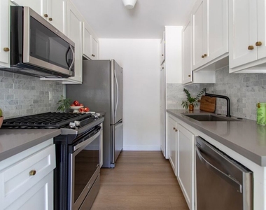 1222 N Olive Drive - Photo Thumbnail 7