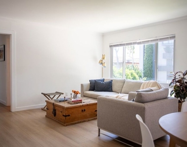 1222 N Olive Drive - Photo Thumbnail 4