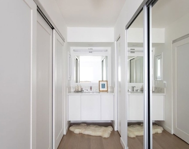 1222 N Olive Drive - Photo Thumbnail 14