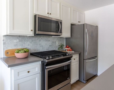 1222 N Olive Drive - Photo Thumbnail 8