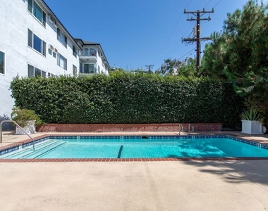 1222 N Olive Drive - Photo Thumbnail 23