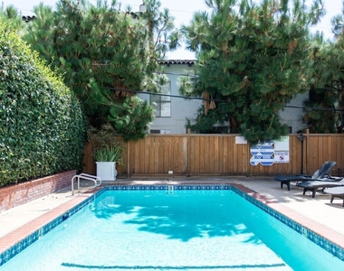 1222 N Olive Drive - Photo Thumbnail 21