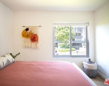 1222 N Olive Drive - Photo Thumbnail 18