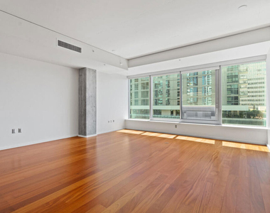 1155 S Grand Avenue - Photo Thumbnail 3